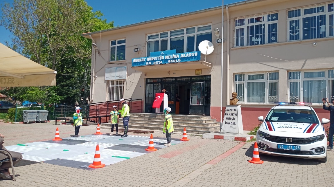 OKULUMUZDA TRAFİK VE İLK YARDIM HAFTASI ETKİNLİKLERLE DÜZENLENDİ